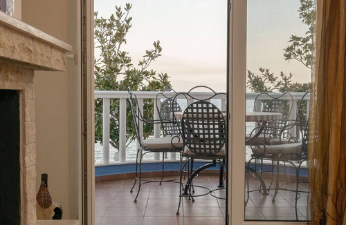 Nea Iraklitsa Apartment | Just on the Sea 1, Family accommodation with views