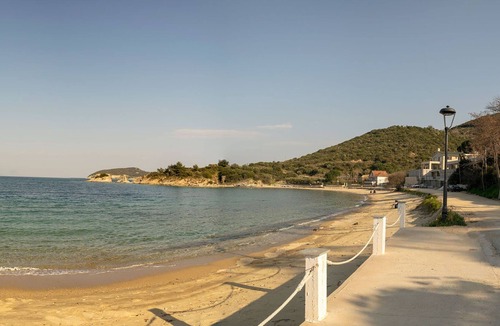 Nea Iraklitsa Apartment | Just on the Sea 1, Family accommodation with views
