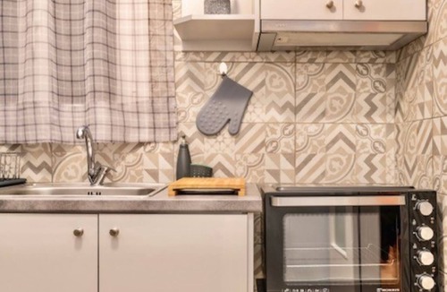Ampelokipoi Apartment | KalaGans Cosyhome: 2R Apt, w/balcony, near 2 Metro St., close to city center