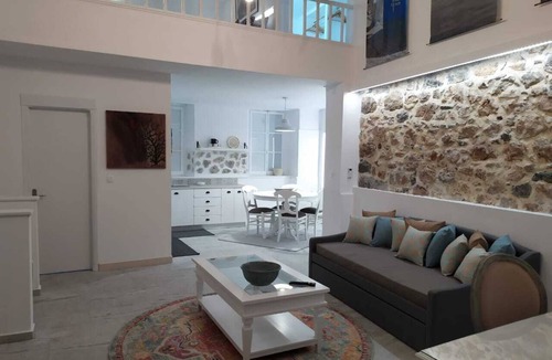 Pothia Apartment | Kalymnos Gallery is an open plan accommodation located at the port of Kalymnos i