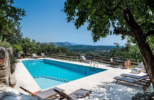 Makhairoi Apartment | Kamares – a restaured Venetian domain retreat