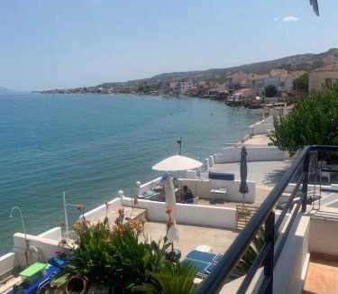 Xylokastro-Evrostina House | Kamari Beachfront Apartments