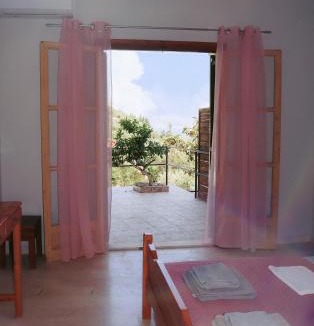 Katavolos Apartment | Kaminaki Seaview Apartments