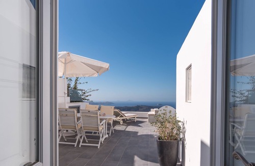 Firostefani Villa | Karpimo Horizon - with Caldera and volcano view, sunset view and private Jacuzzi