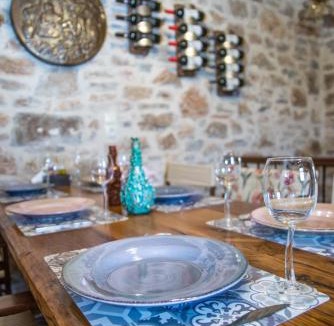 Karvelas Villa | Karyoupolis Lounge Cave House