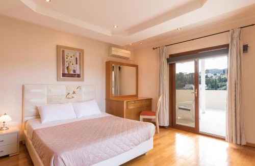 Kassiopi Villa | Kassiopi View Villas-Corfu-Villa Eleni,4 bedrooms,large private pool,prime location
