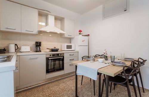 Petaloudes Apartment | Katerina Apartment