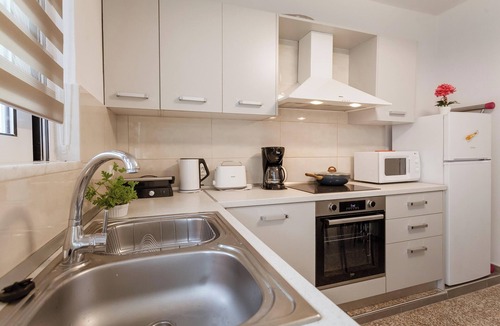 Petaloudes Apartment | Katerina Apartment