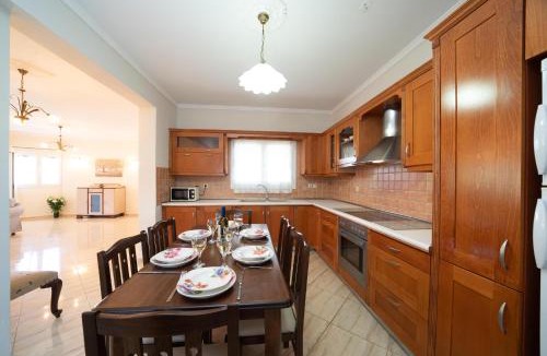 Karavomylos Apartment | Kefalonia View Villas