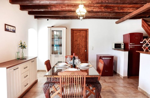 Chalikeri House | Kefalonia Vintage Home: Traditional Villa in Fiscardo. Pet-Friendly!