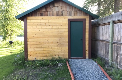 Ridgeway House | Kenai River Fishing Cabin #4 20 feet from the riverbank!