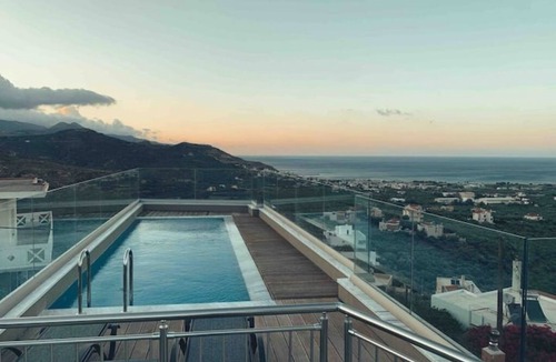 Marathokefala Apartment | King Cydon - luxury apt with terrace & pool