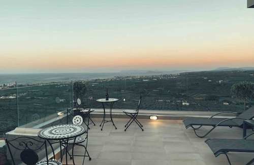 Marathokefala Apartment | King Cydon - luxury apt with terrace & pool