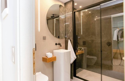 Ladadika Condo | Kiveli Sea View Suite 3