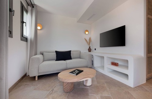 Finikia Hotel | Klostra
