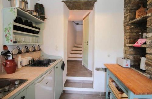 Exomvourgo House | Komi Lodge Tinos