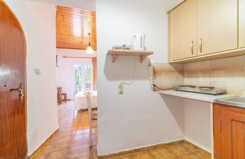 Lakones Apartment | Korina Studios with Sea View, A/C & Wi-Fi