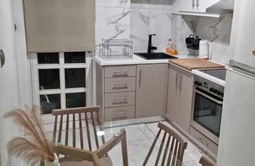 Filopappou Apartment | Koukaki near the Acropolis Stylish 2 bedroom