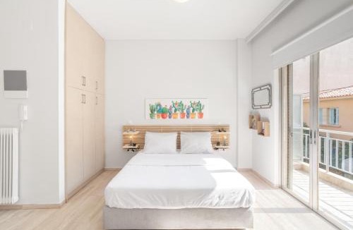 Filopappou Apartment | Koukaki Studio with a Sunny Balcony, near the Acropolis