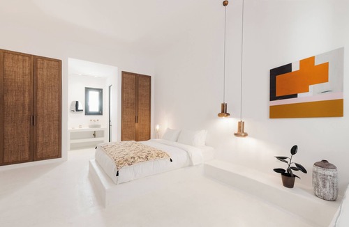 Ano Mera Hotel | Koukoumi Vegan Boutique Hotel