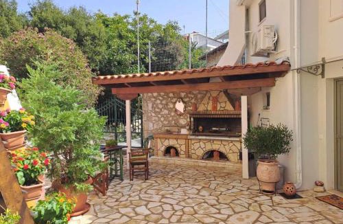 Drimonas House | La casa di Bella a tradional stone house with barbecue
