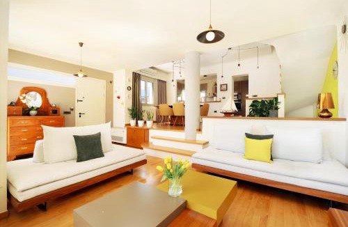Platanias Town House | La Casa Di Fiori Stylish Holiday Home