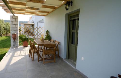 Gythio Apartment | La Familia Luxury Private Maisonettes near the sea