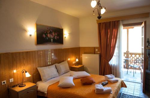 Metsovo Apartment | La Petri Studios with Fireplace & View