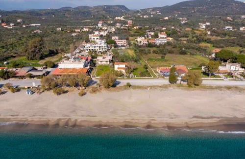 Mavrovouni Apartment | Laconian Collection Mavrovouni Beach House (Right)