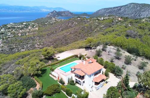 Loutraki-Agioi Theodoroi Villa | Lahtagas Estate with private swimming pool