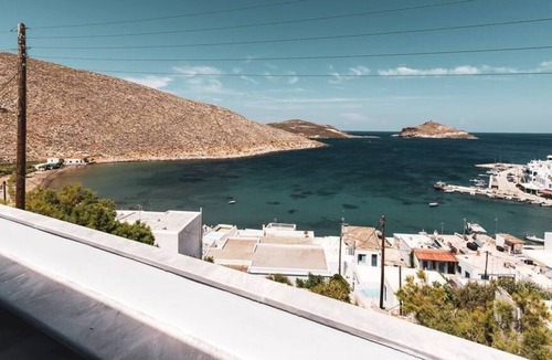 Panormos Apartment | Laidback Luxe 3BR Steps from Beach