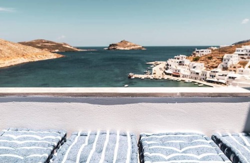 Panormos Apartment | Laidback Luxe 3BR Steps from Beach