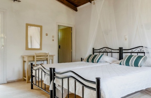 Gerani Apartment | large apartment next to the beach. 113