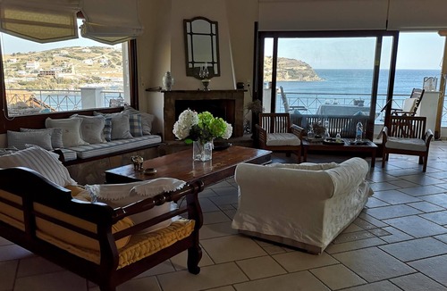 Agii Apostoli Apartment | Large holiday flat directly above the sea with beach access in Agii Apostoli, Eu