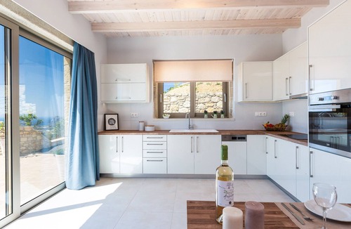 Zerviana Villa | Lavish Villa for 7 overlooking Phalasarna Beach