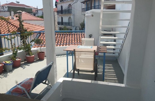 Skiathos Town House | LE BATEAU