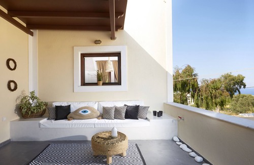 Messaria House | Le Blanc Suite Santorini Luxury and Family Friendly