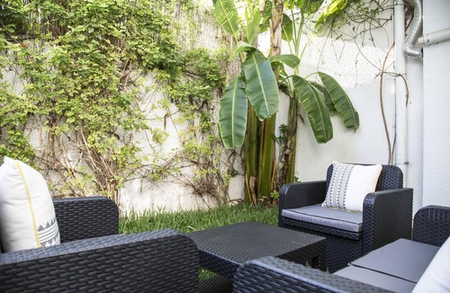 Sidi Dhrif Apartment | Le Centre-Ville: Très Chic Apt avec Jardin @ Marsa