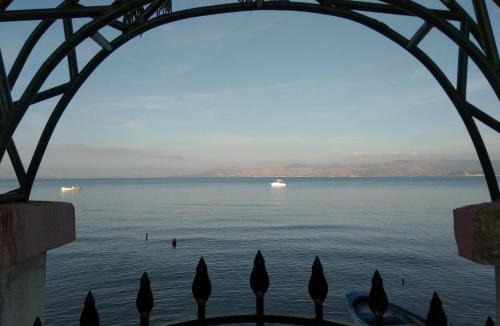 Kavos House | LeMaMi Seafront Bungalows