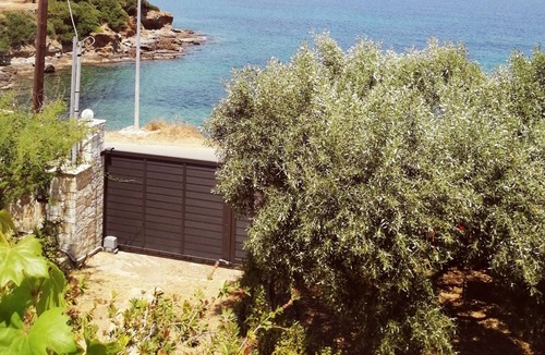 Galatas House | Lemonodasos / Country house in the sea