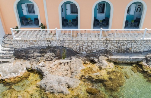 Assos Apartment | Leo's Lounge. Stunning Studio on the beach!