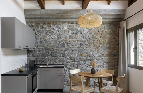 Sourpi Apartment | Lichnos Luxury Suites Stoa