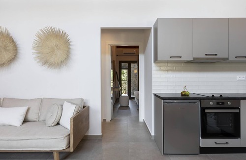Sourpi Apartment | Lichnos Luxury Suites Stoa