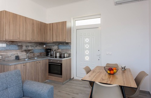 Vamvakopoulo House | Light & Airy Home, Panoramic Deck with Jacuzzi