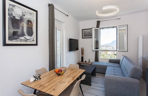 Vamvakopoulo House | Light & Airy Home, Panoramic Deck with Jacuzzi