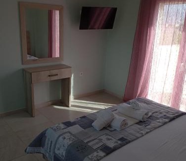 Chiliadou House | Lighthouse Apartments