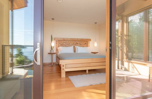 Salt Spring Island Resort | Lightwater Cove