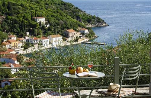 Kioni Apartment | Likoudis Villas Suites,Traditional Ithacan Hospitality Above Kioni Harbot