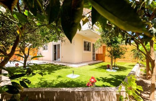 Petaloudes Apartment | Lilliput Garden
