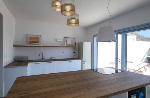 Folegandros House | LILY HOUSE, DETACHED HOME FACING THE SEA, 3 MINUTES FROM THE BEACH